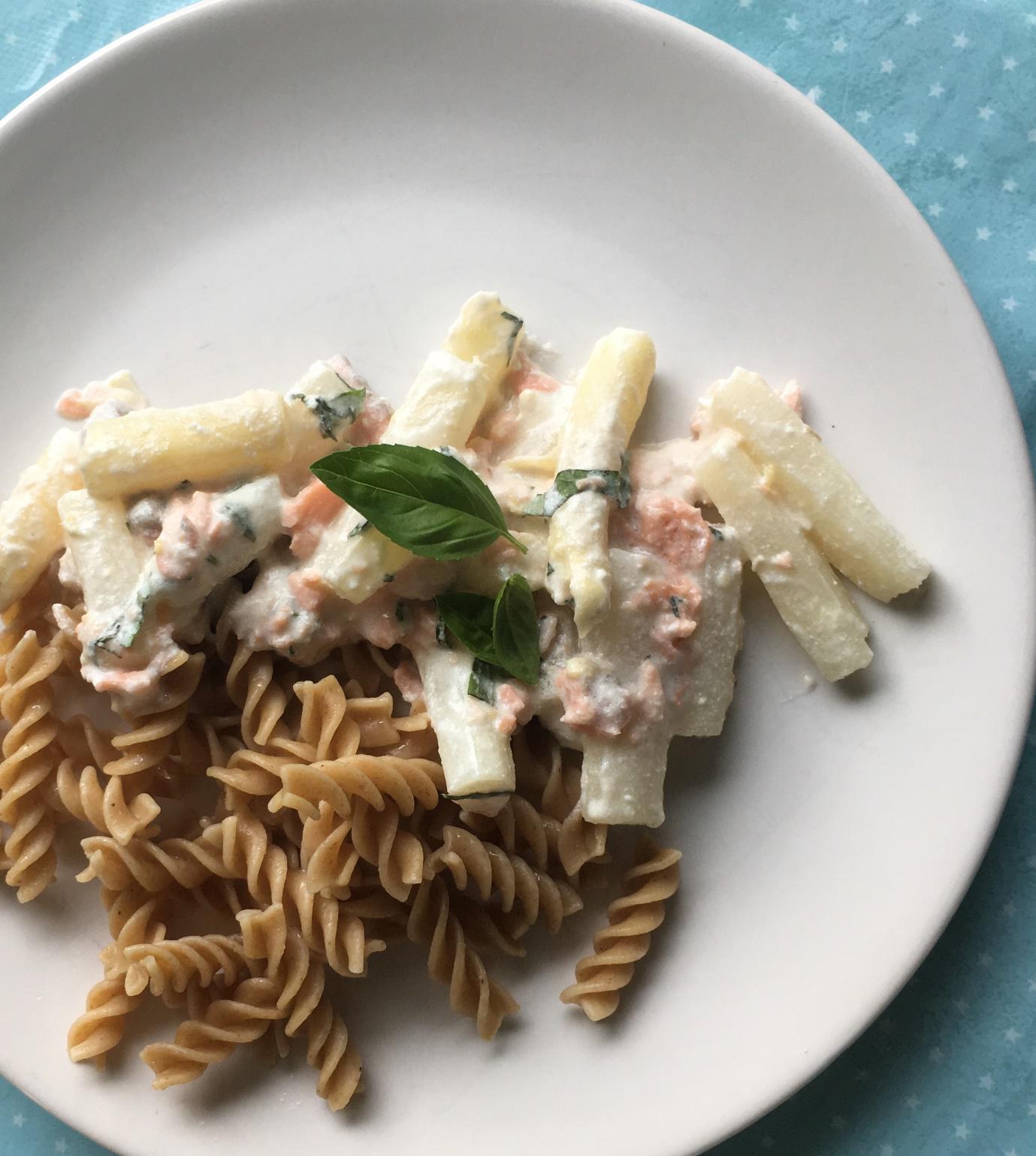 Asperges met volkoren pasta en zalm
